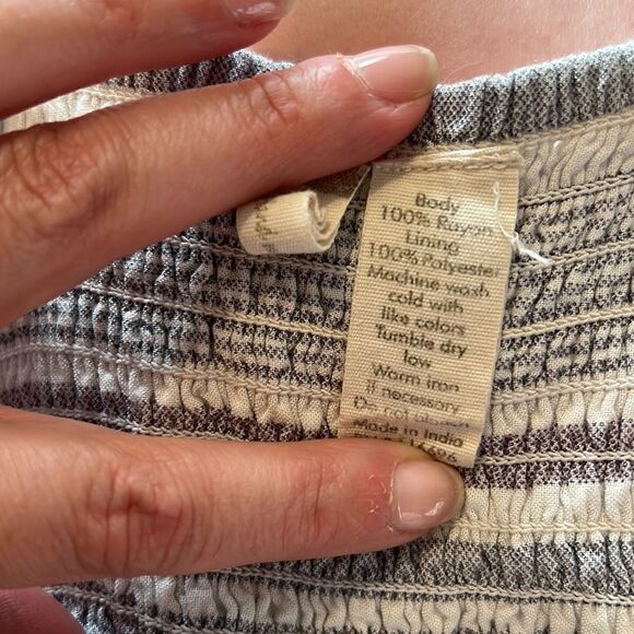 Japna short romper. Size small - Picture 5 of 6